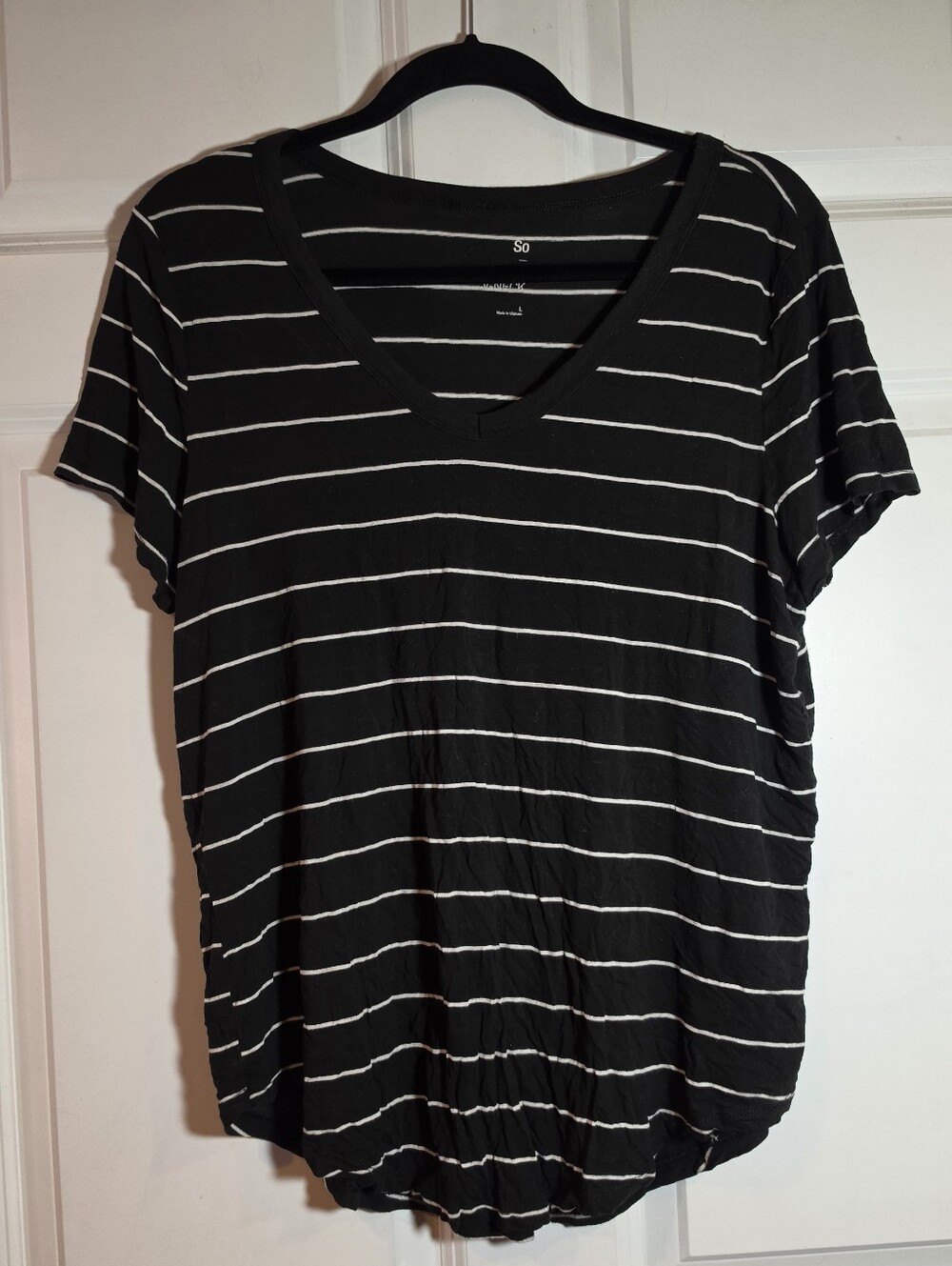 SO Black & White Stripe V-Neck Women's Top Some Wash Wear L